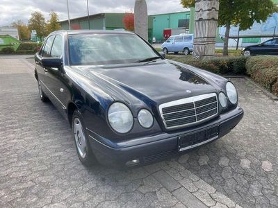 Brugt Mercedes E220 Elegance 95 HK (69 kW) 1997 Blå Sedan