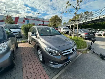 Gebraucht Mercedes B180 116 PS (85 kW) 2019 Silber Kleinwagen