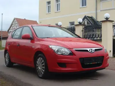 Gebraucht Hyundai i30 Classic 90 PS (66 kW) 2010 Rot Limousine