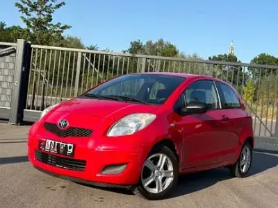 Gebraucht Toyota Yaris Cool 69 PS (50 kW) 2011 Rot Kleinwagen