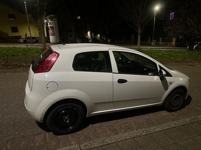 Gebraucht Fiat Punto 68 PS (50 kW) 2010 Weiß Kleinwagen