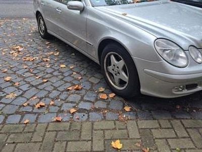 Mercedes E200