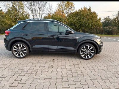 Second-hand VW T-Roc R-line 150 CP (110 kW) 2021 Negru SUV