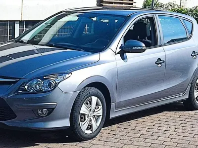 Gebraucht Hyundai i30 Classic 109 PS (80 kW) 2012 Grau Kleinwagen