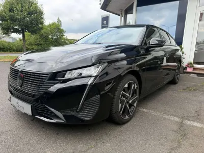 Gebraucht Peugeot 308 SW Allure 136 PS (100 kW) 2025 Perla nera schwarz Kombi