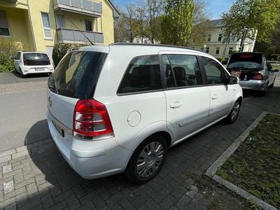 Second-hand Opel Zafira Family 140 CP (102 kW) 2013 Alb Monovolum