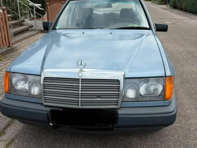Gebraucht Mercedes E230 132 PS (97 kW) 1988 Blau Limousine
