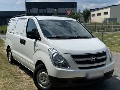 Second-hand Hyundai H-1 170 CP (125 kW) 2011 Alb Monovolum