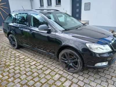 Gebraucht Skoda Octavia Family 102 PS (75 kW) 2011 Schwarz Kombi