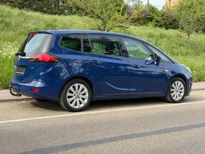 Usado Opel Zafira Active 131 HP (96 kW) 2018 Azul Monovolume