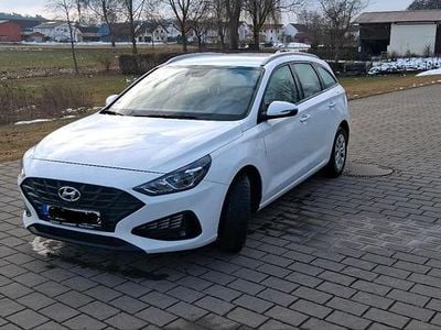 Weiß Gebraucht 2022 Hyundai i30 Pure Kombi | 13.500 € (Fairer Preis)