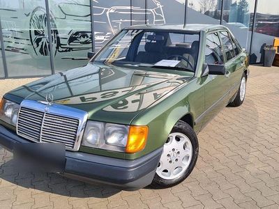 Usata Mercedes 200 109 CV (80 kW) 1986 Verde Berlina