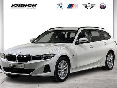 Alpinweiß uni Gebraucht 2022 BMW 320e Sport Line Kombi | 29.890 € (Fairer Preis)