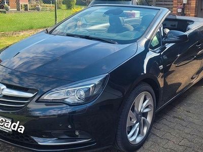 Usado Opel Cascada Innovation 165 HP (121 kW) 2015 Preto Cabrios