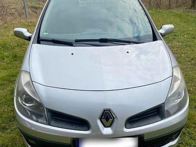 Second-hand Renault Clio III 90 CP (66 kW) 2006 Argintiu Hatchback