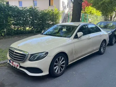 Gebraucht Mercedes E200 Avantgarde 150 PS (110 kW) 2017 Beige Limousine