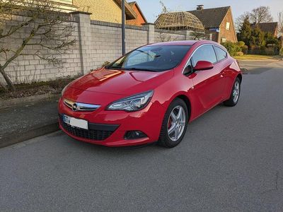 Gebraucht Opel Astra GTC 140 PS (102 kW) 2012 Rot Coupé
