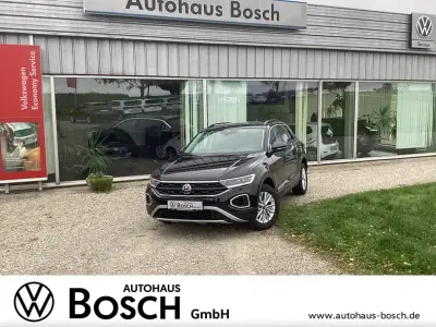 Second-hand VW T-Roc Life 116 CP (85 kW) 2025 Negru SUV