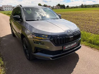 Neu Skoda Karoq SportLine 150 PS (110 kW) 2026 Grau SUV