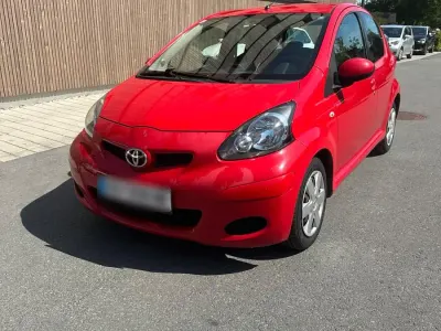 Gebraucht Toyota Aygo 68 PS (50 kW) 2011 Rot Kleinwagen