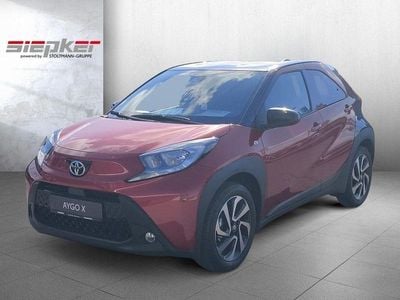 Neu Toyota Aygo X 72 PS (52 kW) 2025 Rot SUV