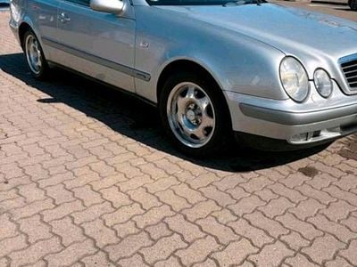 Gebraucht Mercedes CLK320 218 PS (160 kW) 1998 Silber Coupé