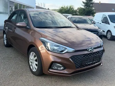 Gebraucht Hyundai i20 Pure 84 PS (61 kW) 2018 Braun Kleinwagen