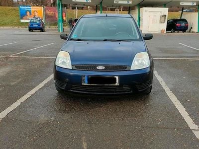 Second-hand Ford Fiesta 69 CP (50 kW) 2006 Albastru Hatchback