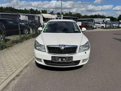 Gebraucht Skoda Octavia Family 140 PS (102 kW) 2011 Candyweiss Kombi