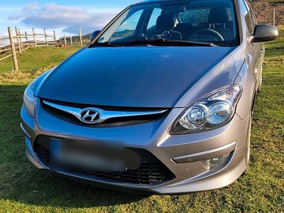 Gebraucht Hyundai i30 90 PS (66 kW) 2012 Grau Limousine