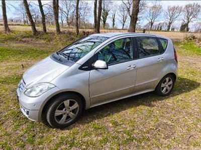 Usata Mercedes A180 Avantgarde 109 CV (80 kW) 2011 Argento Berlina