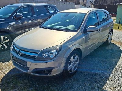 Gebraucht Opel Astra 125 PS (91 kW) 2006 Gold Limousine