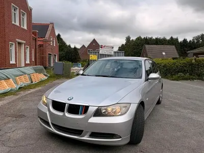 Gebraucht BMW 318 146 PS (107 kW) 2007 Silber Kombi