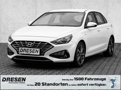 Gebraucht Hyundai i30 Trend 120 PS (88 kW) 2023 Weiss Limousine