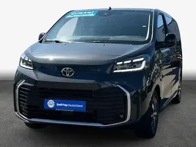 Gebraucht Toyota Proace Verso Team 177 PS (130 kW) 2025 Titanium grey metallic Kombi