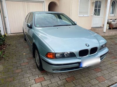 gebraucht BMW 528 5er i e39 Automatik/ 8-Fach bereift / Originalzustand