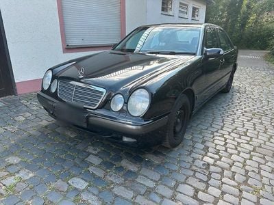 Mercedes E200
