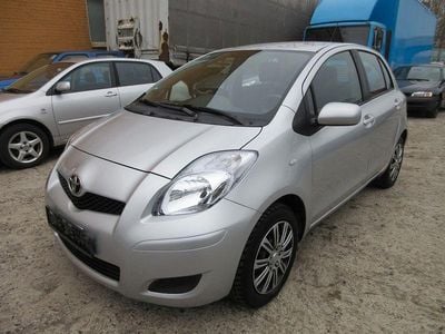 Usata Toyota Yaris 69 CV (50 kW) 2009 Argento Utilitaria