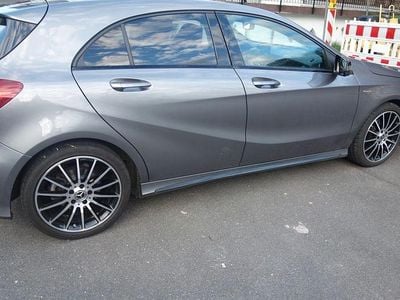 Grau Gebraucht 2017 Mercedes A200 AMG line Kleinwagen | 17.200 € (Fairer Preis)