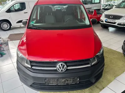 Używany VW Caddy 102 KM (75 kW) 2020 Czerwony Minivan