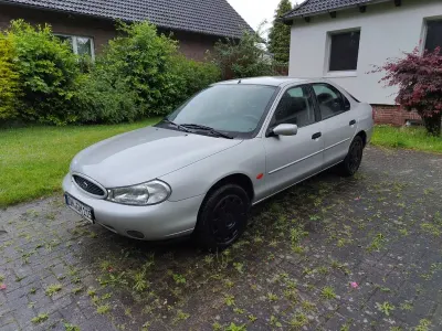 Gebraucht Ford Mondeo 95 PS (69 kW) 1999 Silber Limousine