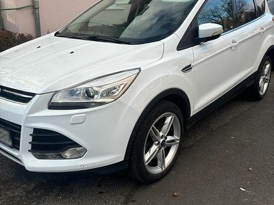 Gebraucht Ford Kuga Titanium 150 PS (110 kW) 2015 Weiß SUV