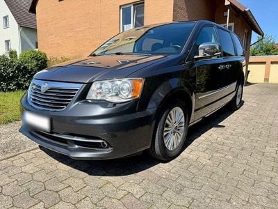 Second-hand Lancia Voyager 163 CP (119 kW) 2012 Negru Monovolum