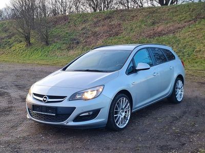 Gebraucht Opel Astra 140 PS (102 kW) 2014 Silber Kombi