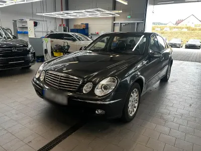 Gebraucht Mercedes E240 Elegance 170 PS (125 kW) 2003 Grau Limousine