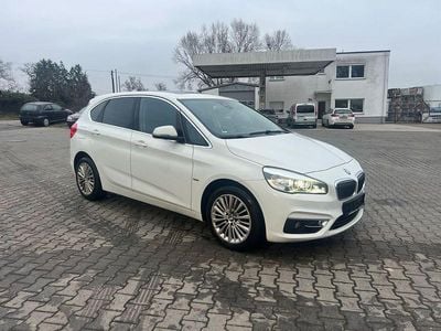 Weiß Gebraucht 2017 BMW 220 Active Tourer Luxury Line Van / Kleinbus | 8.900 €