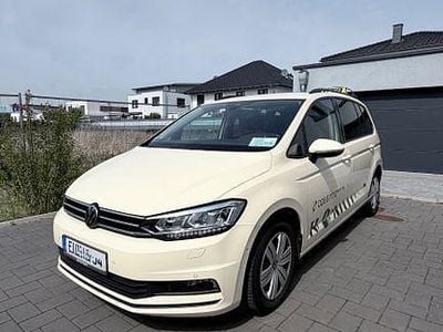 Gebraucht VW Touran Comfortline 150 PS (110 kW) 2024 Gelb Van / Kleinbus