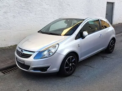 Gebraucht Opel Corsa Edition 95 PS (69 kW) 2010 Silber Kleinwagen
