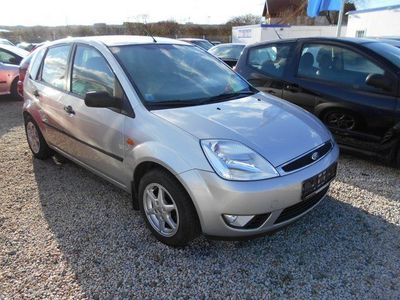 Gebraucht Ford Fiesta Trend 80 PS (58 kW) 2002 Silber metallic Kleinwagen
