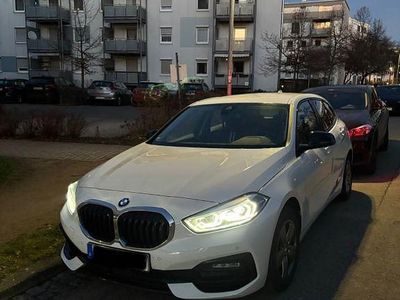 Weiß Gebraucht 2021 BMW 118 Sport Line Kleinwagen | 21.500 € (Fairer Preis)